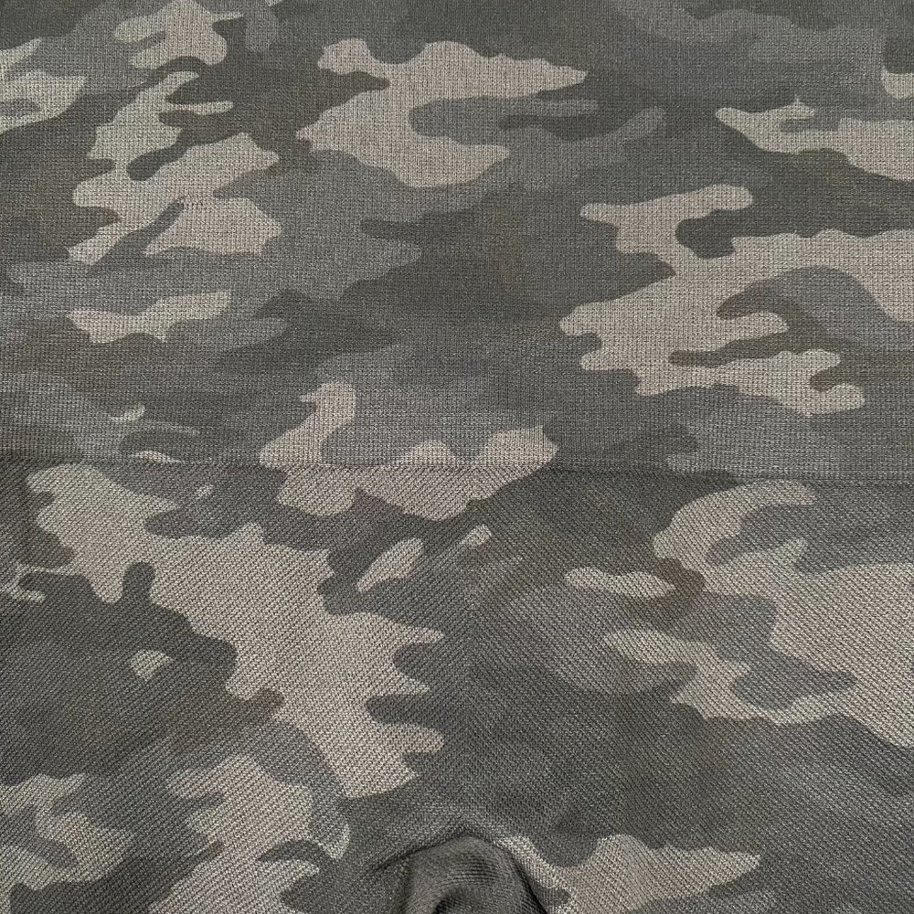Spanx Crop Leggings Camo Print Multicolored‎ Women's Medium PT-303 - Picture 3 of 4